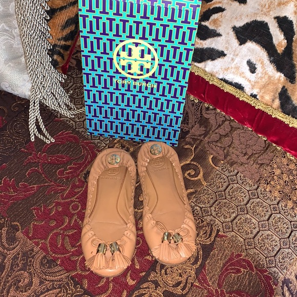 Tory Burch logo leather flats